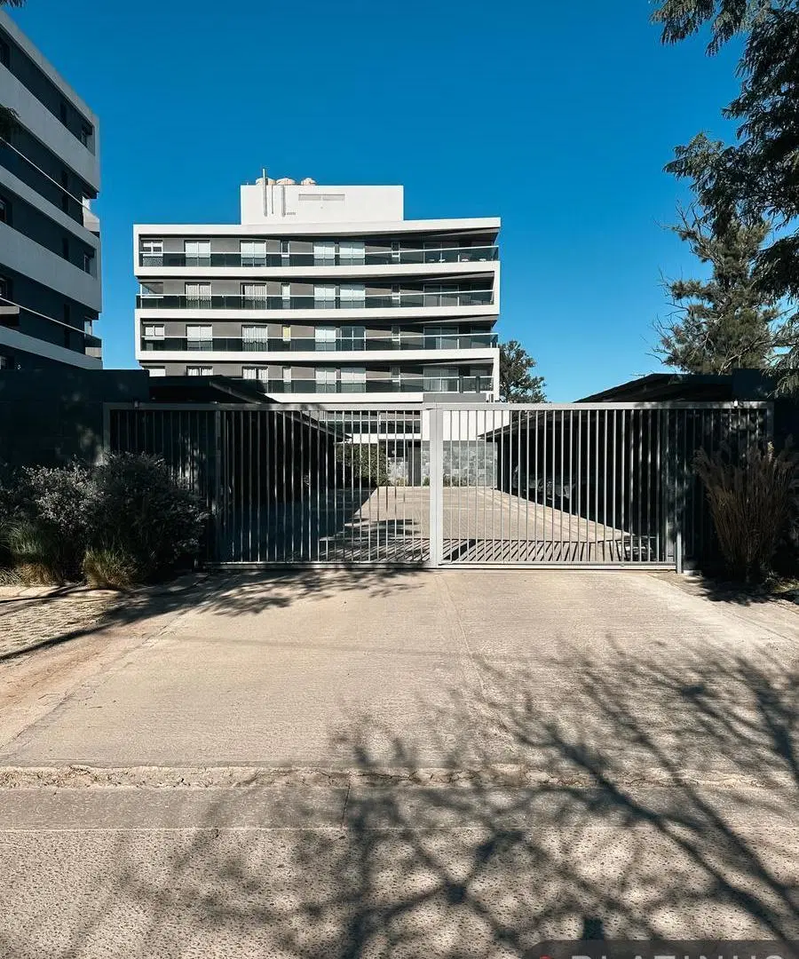 Departamento en Venta de 1 Dormitorio Con Cochera - Complejo Summum 8