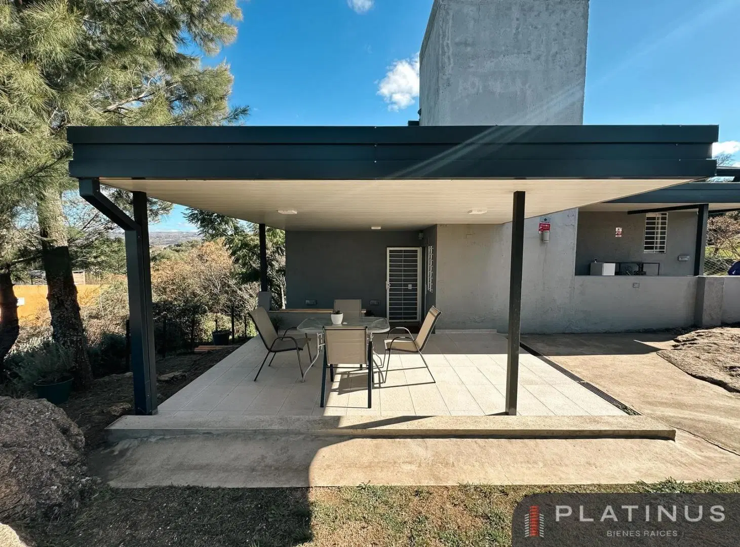 Casa en Venta de 2 Dormitorios Con Cochera - Nuevo Tanti - Apto credito 2