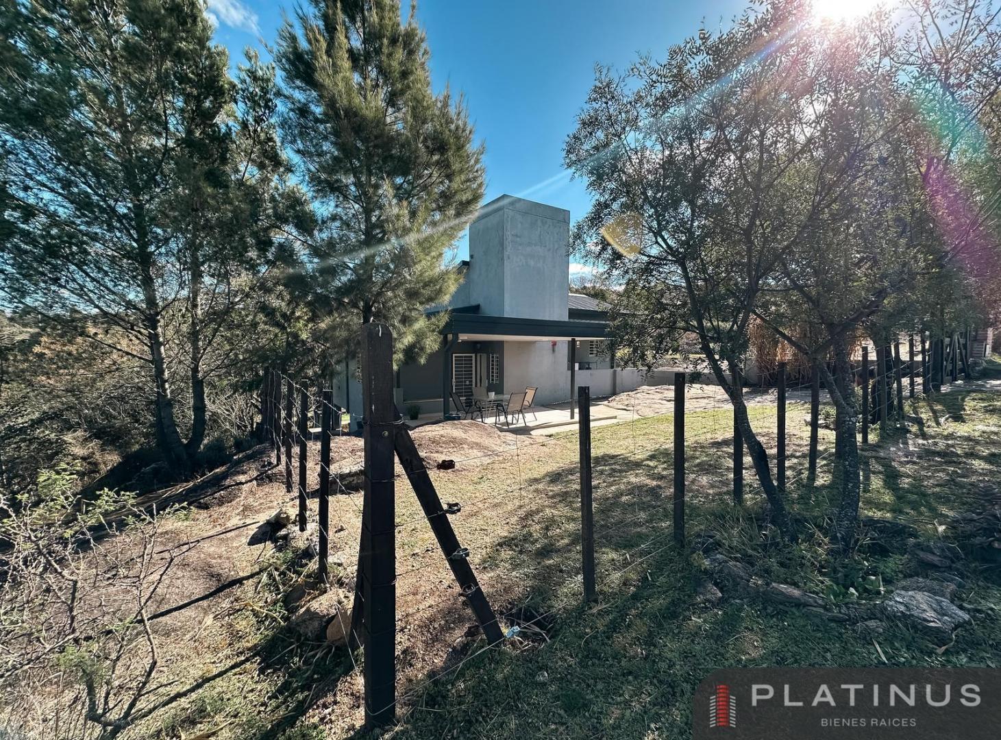 Foto de Casa en Venta de 2 Dormitorios, Con Cochera, Apto Crédito - Tanti, imagen 1
