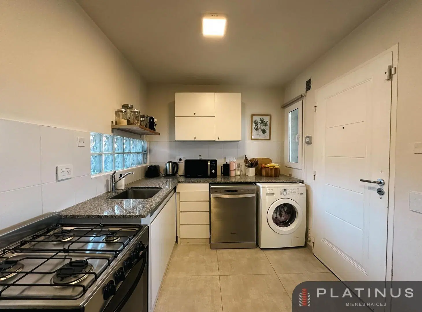 Casa en Venta de 2 Dormitorios Con Cochera - Nuevo Tanti - Apto credito 8