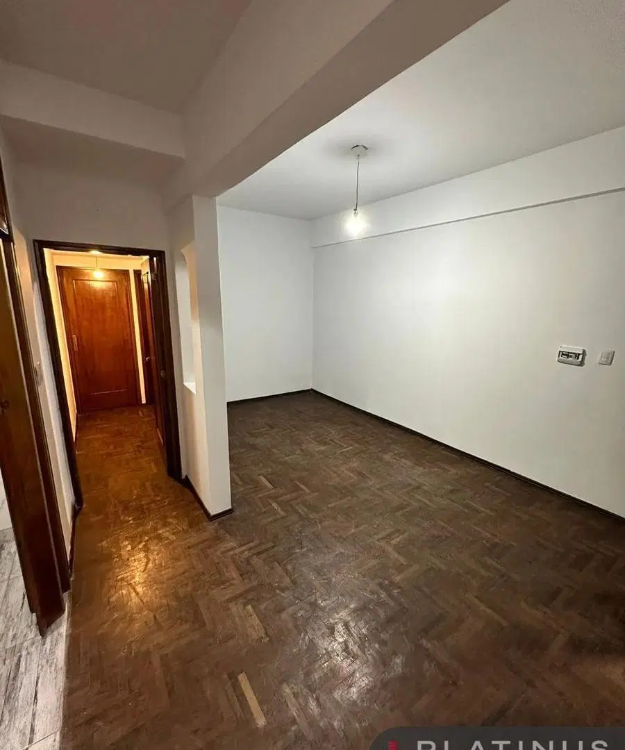 Departamento en Alquiler de 2 Dormitorios con Patio - Centro 2