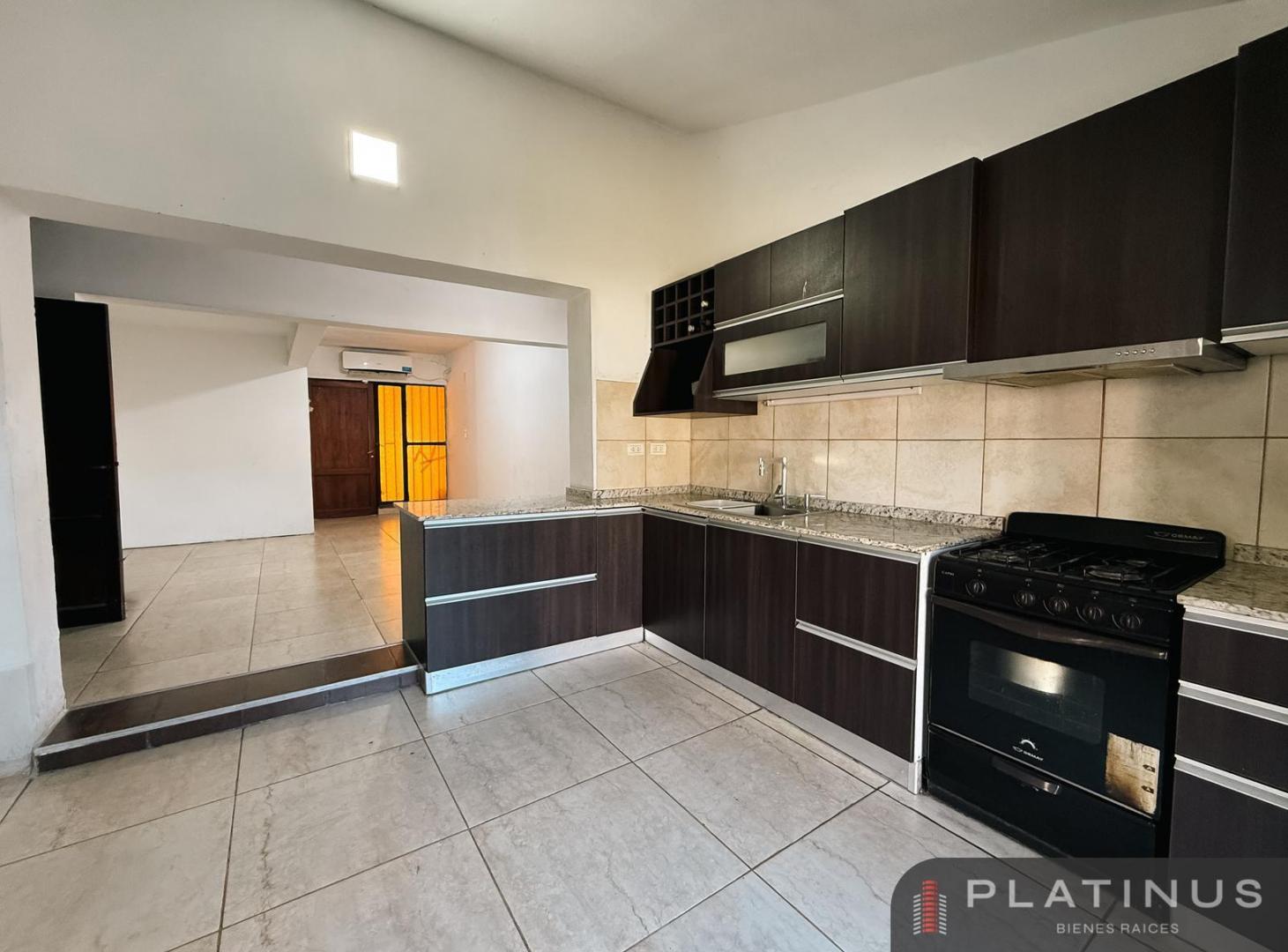 Foto de Casa en Venta de 3 Dormitorios con Cochera - Barrio Matienzo, imagen 3