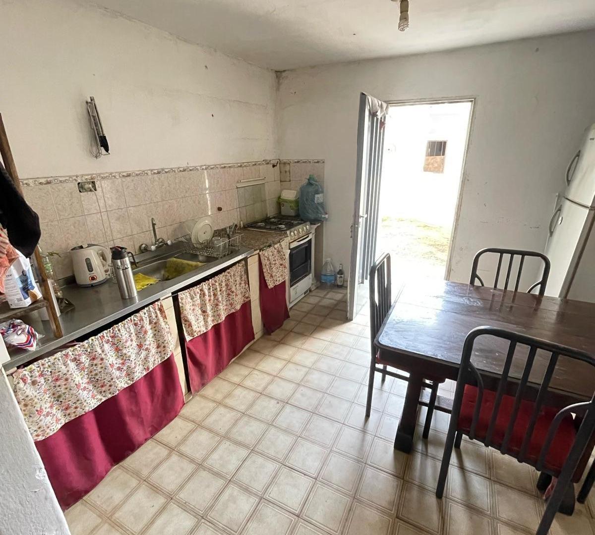 Foto de Casa a Reciclar - Barrio San Martín - Cuenta con 3 PH, ideal para, imagen 2