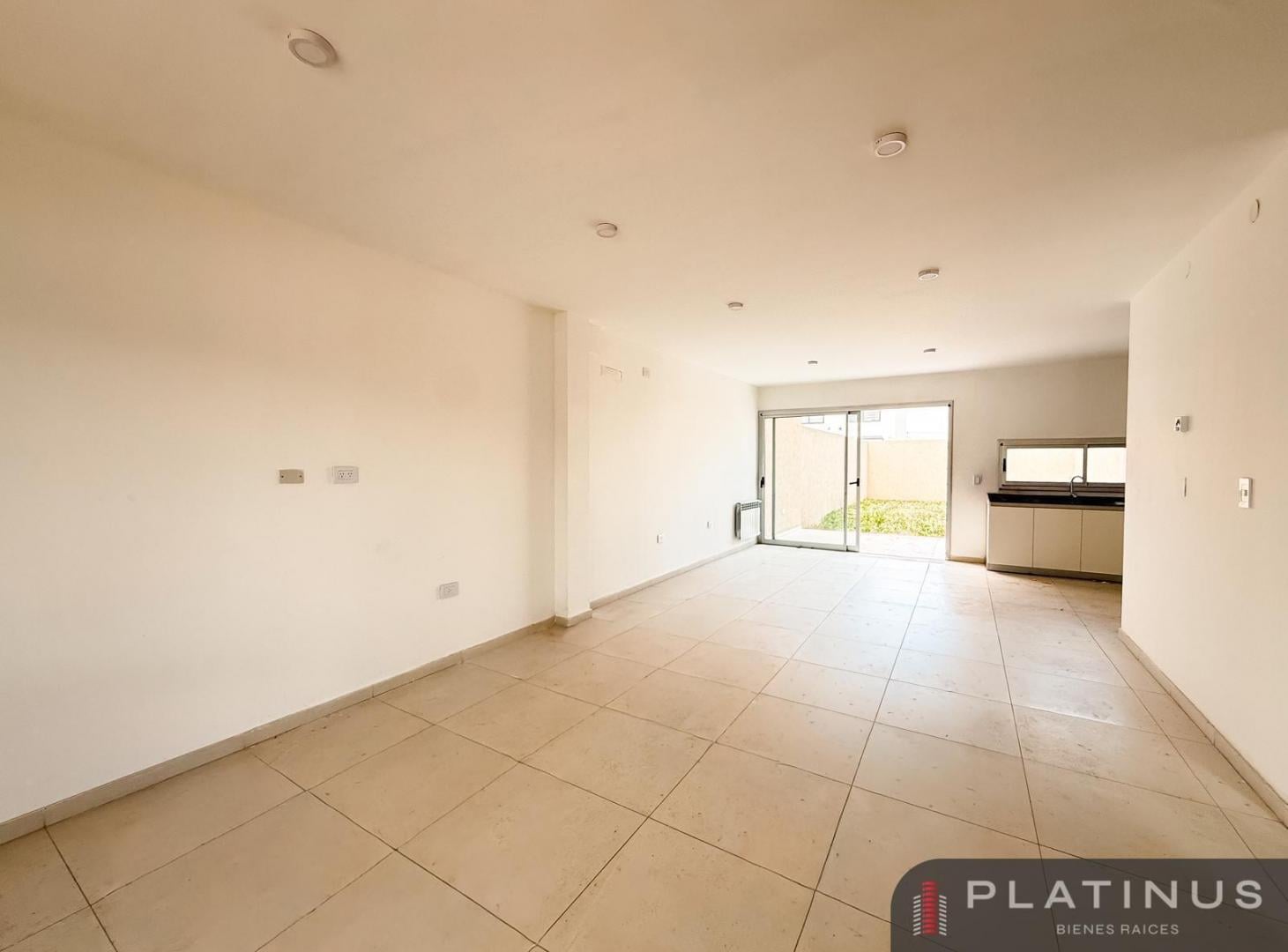 Foto de Duplex en Venta de 3 Dormitorios - Dakota Town, Docta, imagen 2