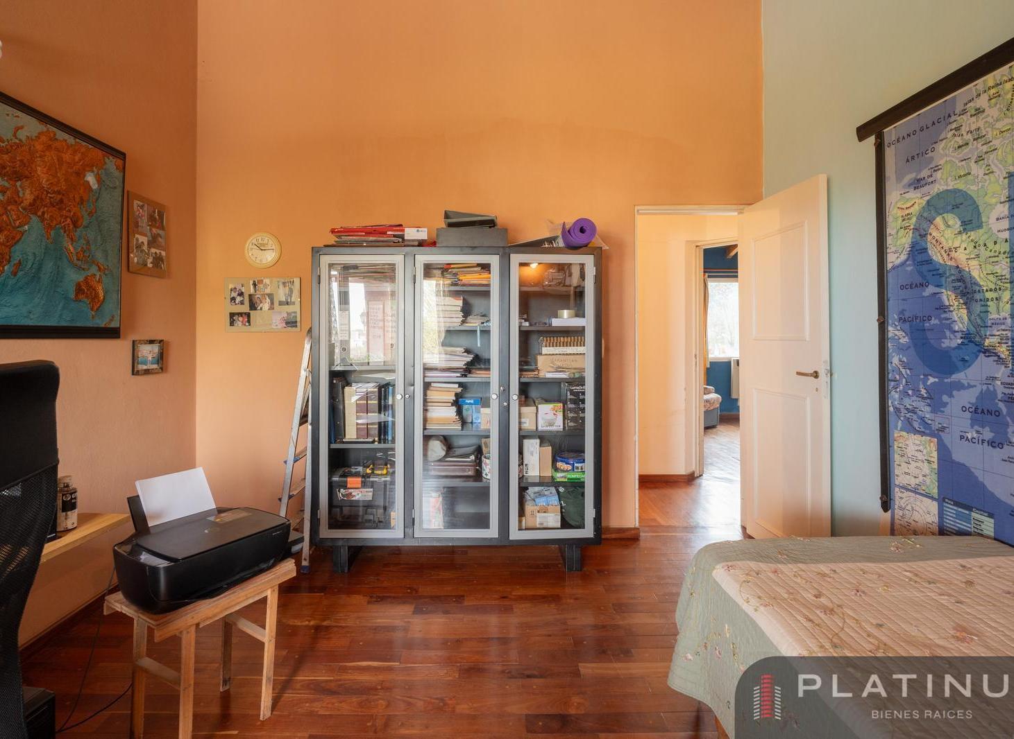 Foto de Casa en Venta de 5 Dormitorios Con 3 Cocheras - Villa Allende Golf, imagen 4