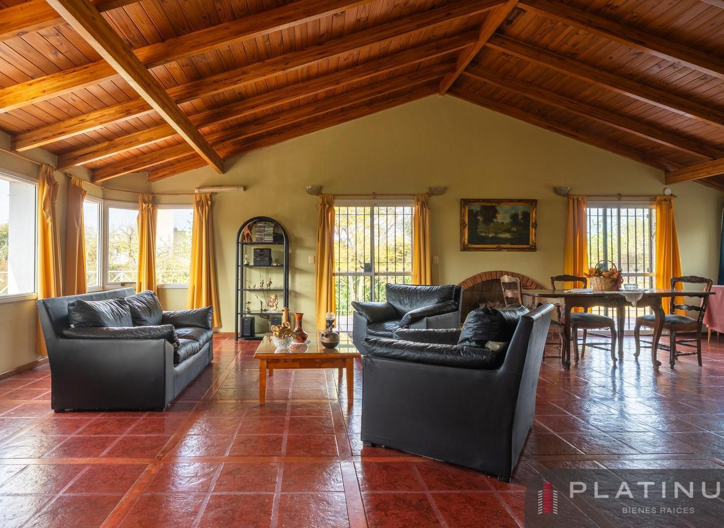 Foto de Casa en Venta de 5 Dormitorios Con 3 Cocheras - Villa Allende Golf, imagen 2