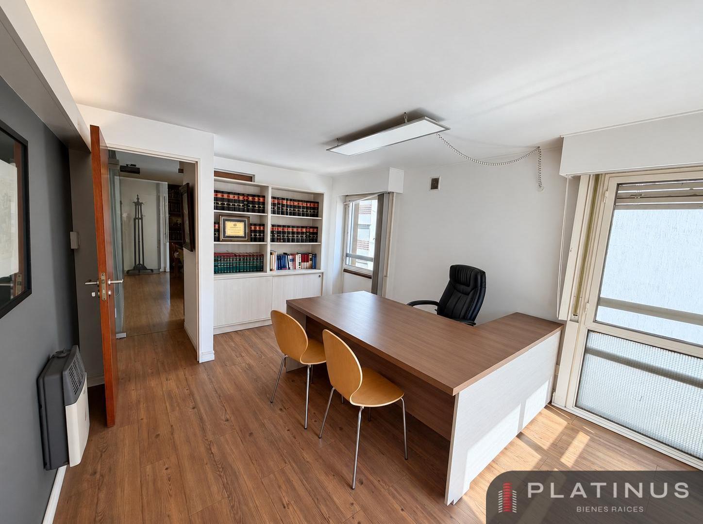 Foto de Semipiso/Oficina en Venta de 5 Dormitorios, Apto Crédito - Barrio Centro, imagen 1