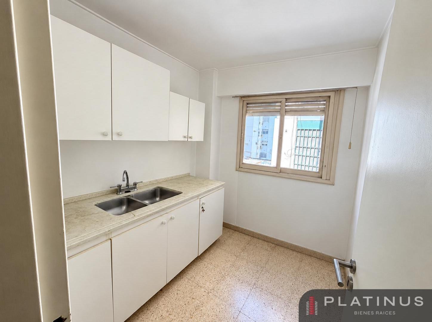 Foto de Semipiso/Oficina en Venta de 5 Dormitorios, Apto Crédito - Barrio Centro, imagen 3