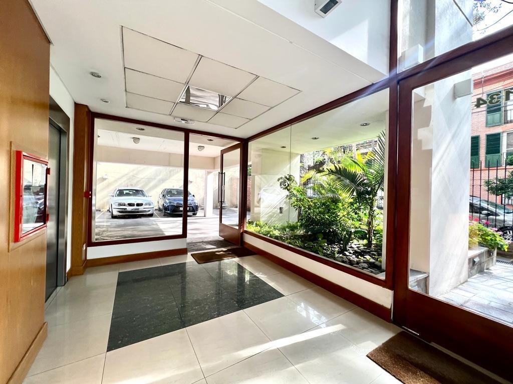 Bajó de precio!!! Impecable 3 amb con cochera en San Isidro Centro.