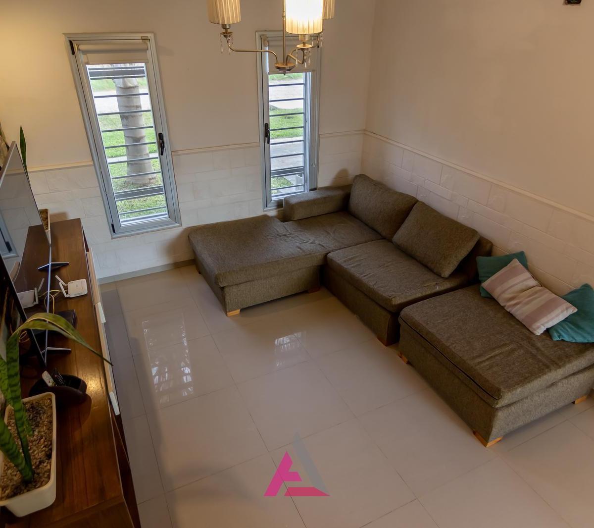 Casa en Venta de 3 Dorm., 2 Baños, Barrio Las Tardes Roldan 2