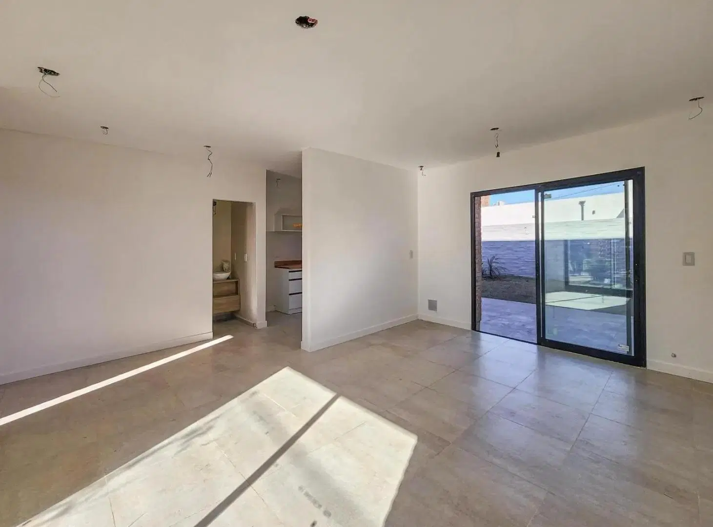 VENTA Casa de 3 dromitorios 3 baños a Estrenar en el barrio Tierra Nueva Fisherton 5