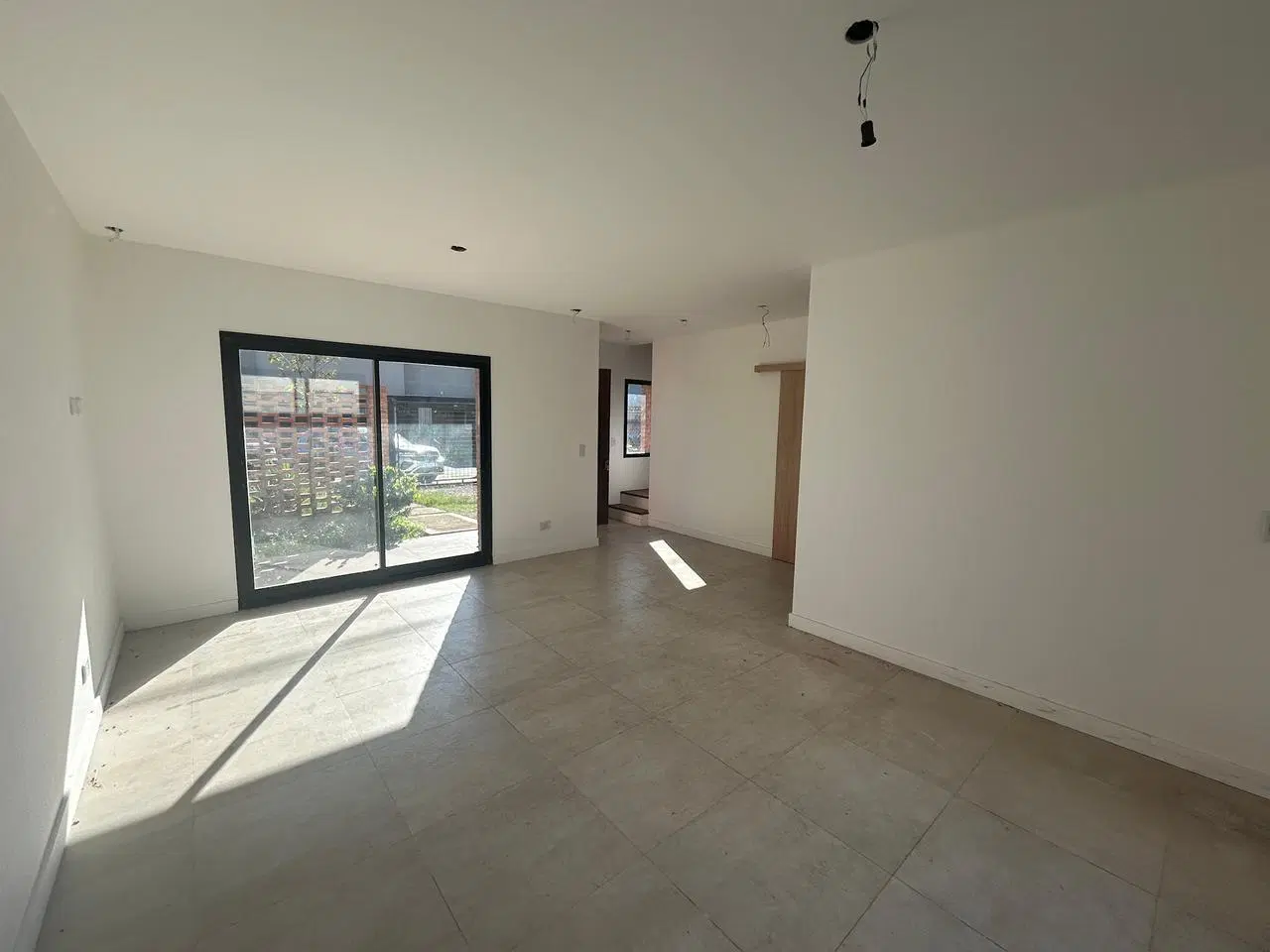 VENTA Casa de 3 dromitorios 3 baños a Estrenar en el barrio Tierra Nueva Fisherton 2