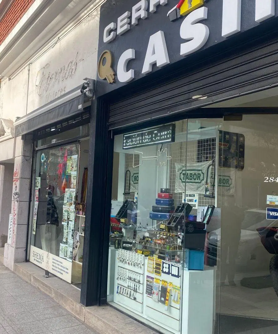 Muy buen local zona shopping Los Gallegos 5