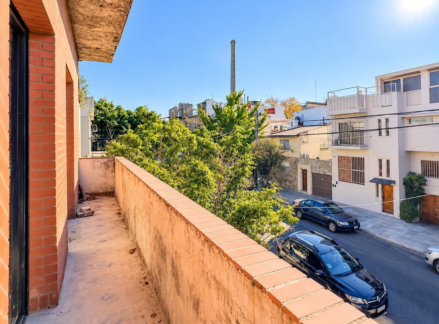 Foto de PH 4 Amb a Refaccionar 242 m2 con Patio y Terraza – Boedo, imagen 3