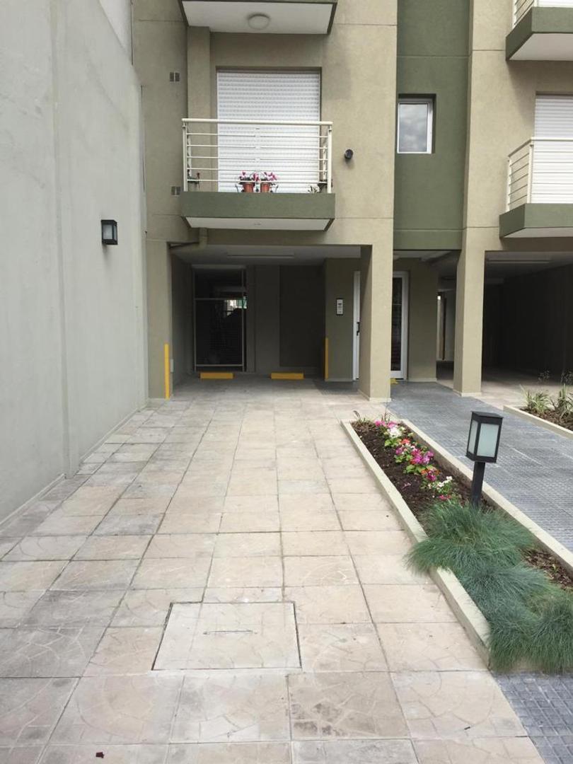 Departamento con Cochera, en Venta. - Morón Centro 2