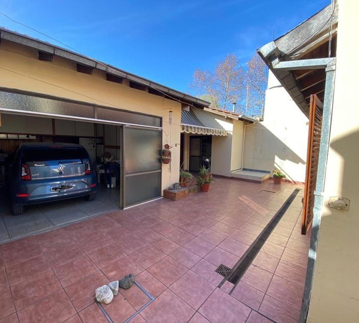 CASA EN VENTA - Morón