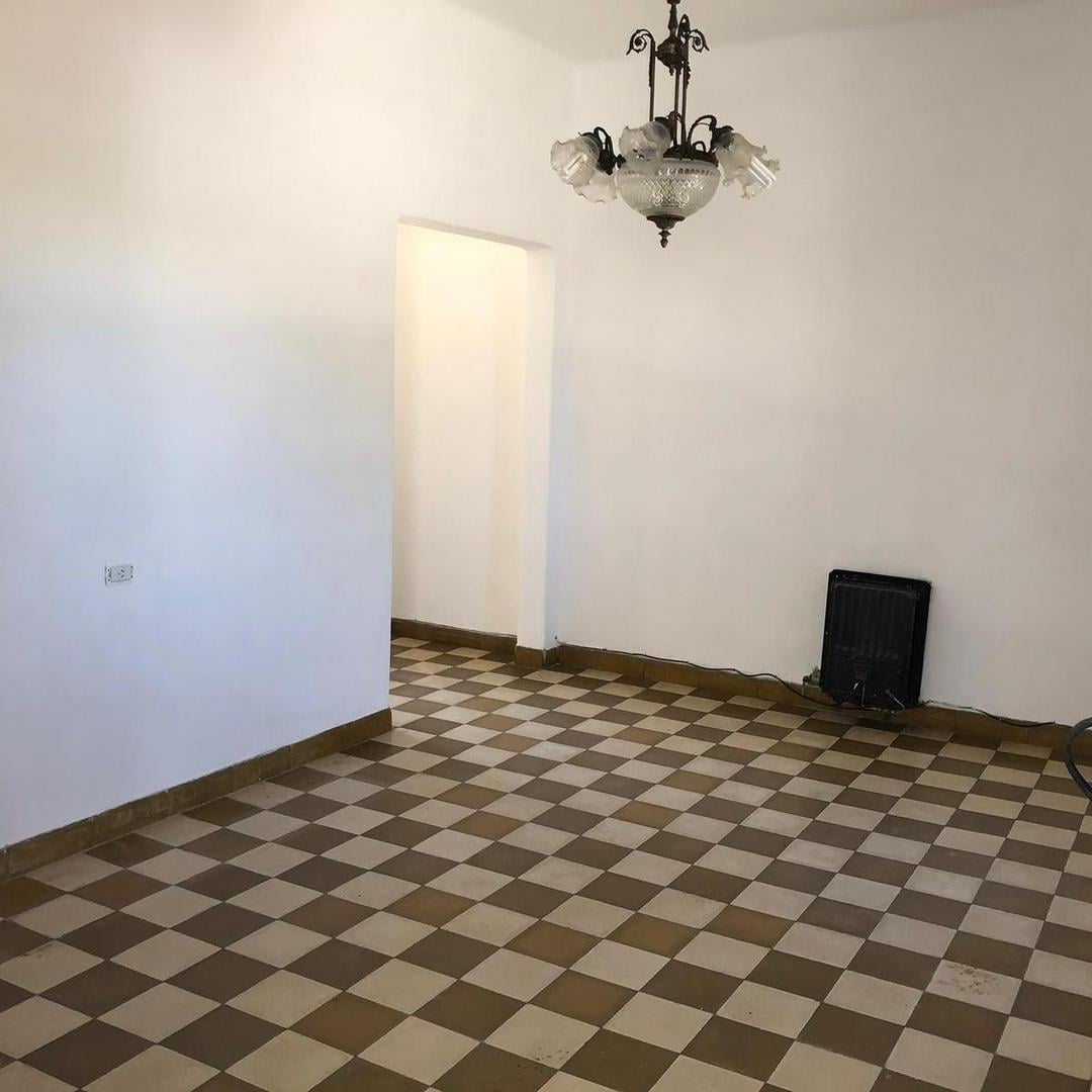 CASA EN VENTA - Castelar