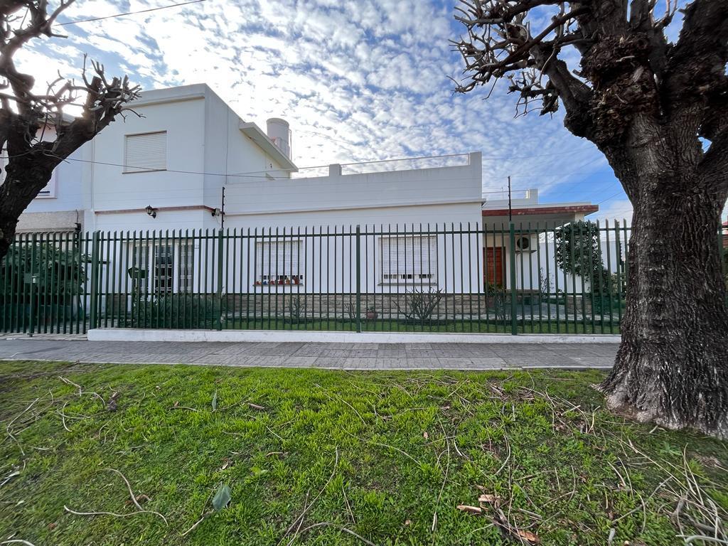 CASA EN VENTA - Hurlingham