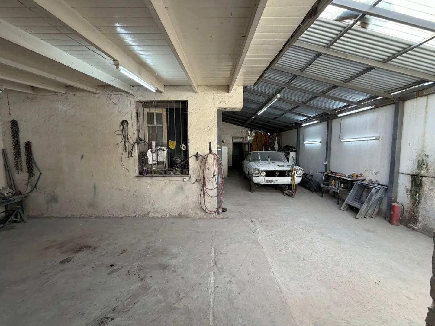 CASA A REFACCIONAR O TALLER/DEPOSITO. EN VENTA. CASTELAR SUR 2