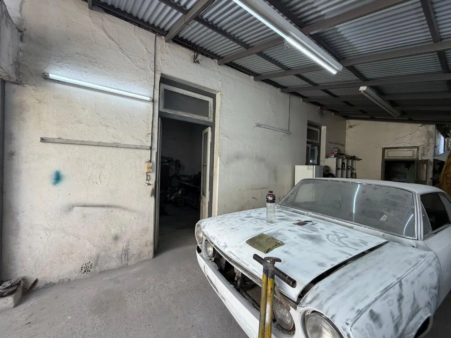 CASA A REFACCIONAR O TALLER/DEPOSITO. EN VENTA. CASTELAR SUR 3