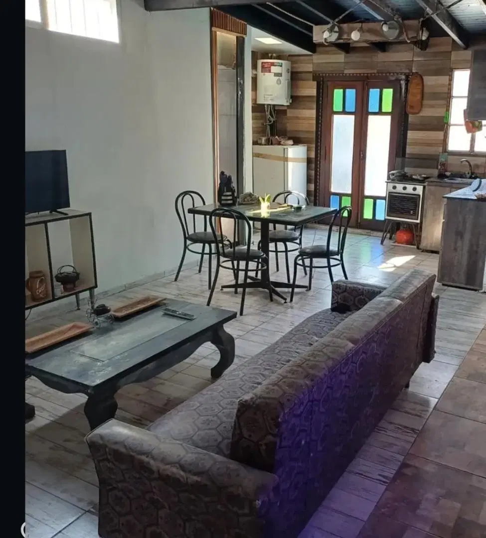 CASA, CON DEPTO. INDEPENDIENTE, EN VENTA - Ituzaingó sur 5