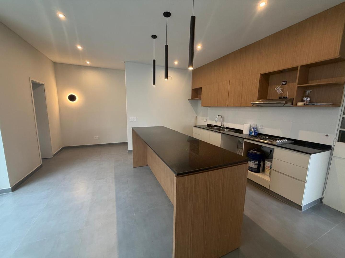 Foto de CASA EN VENTA 4 AMBIENTES - CASTELAR NORTE, imagen 2