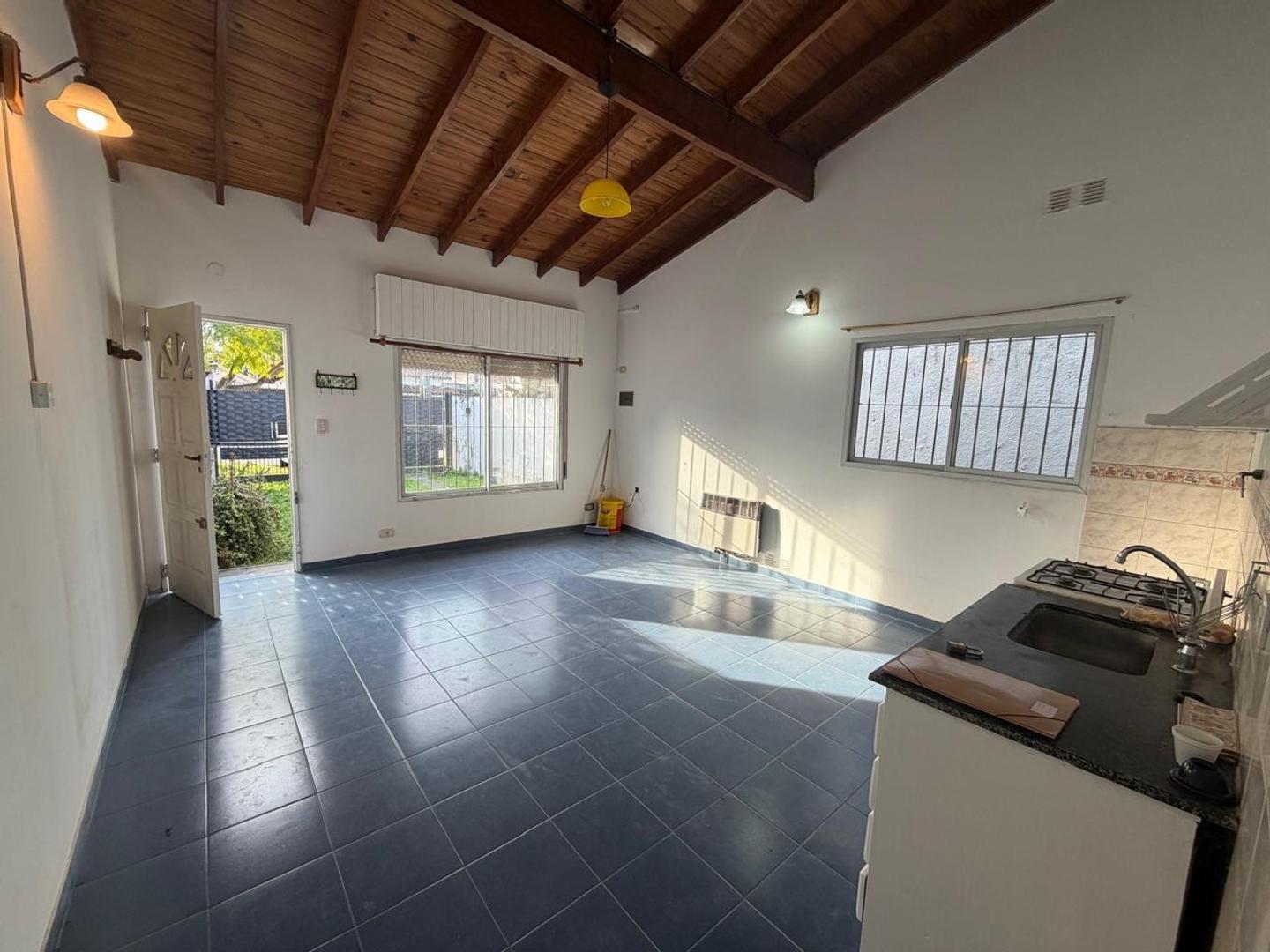 Foto de PH TRES AMBIENTES, CON PATIO, EN VENTA. - ITUZAINGO, imagen 1