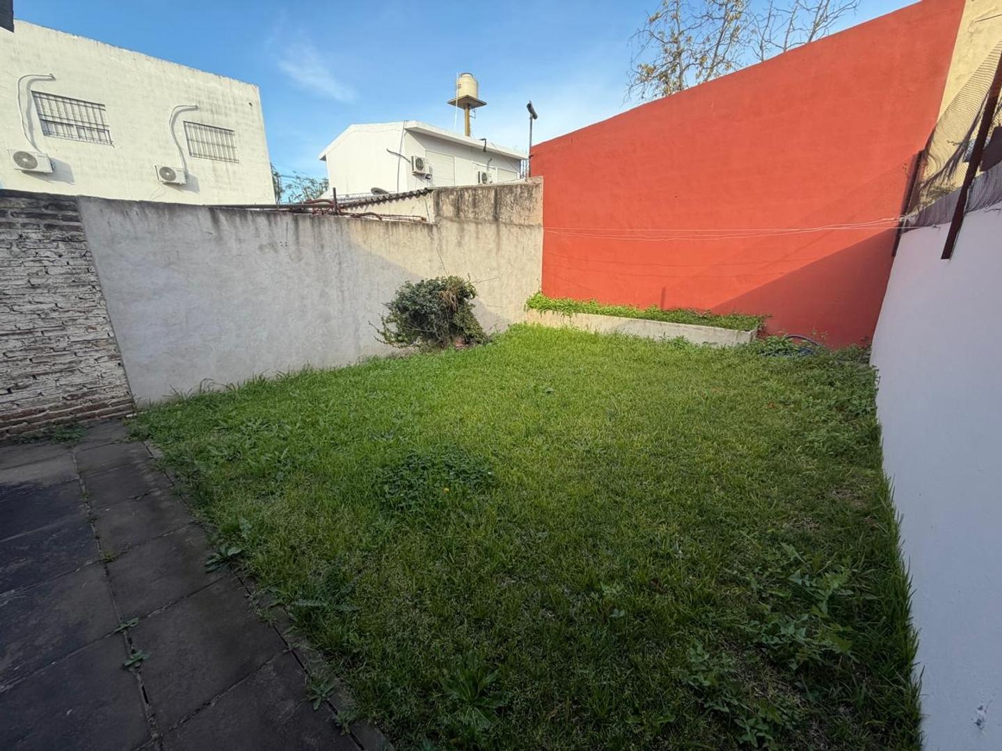 Foto de PH TRES AMBIENTES, CON PATIO, EN VENTA. - ITUZAINGO, imagen 3