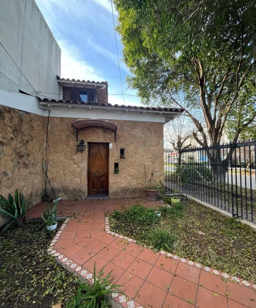 CASA EN VENTA LOTE PROPIO BANFIELD APTO CREDITO 2