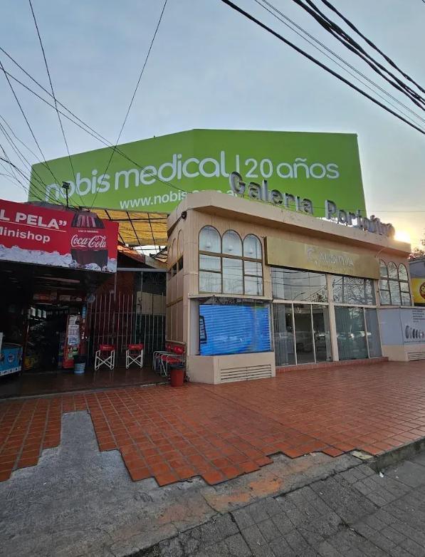 Foto de VENTA HERMOSA OFICINA EN CERRO DE LAS ROSAS, imagen 1