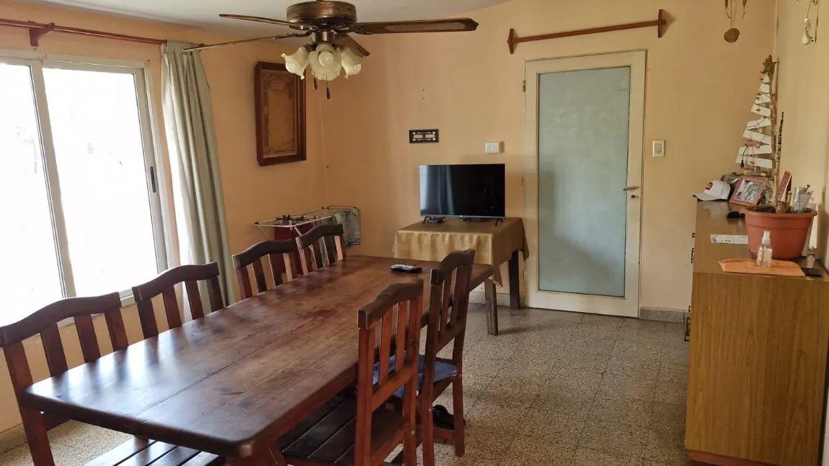 VENTA HERMOSA CASA ESQUINA EN QUINTAS DE ARGUELLO 2