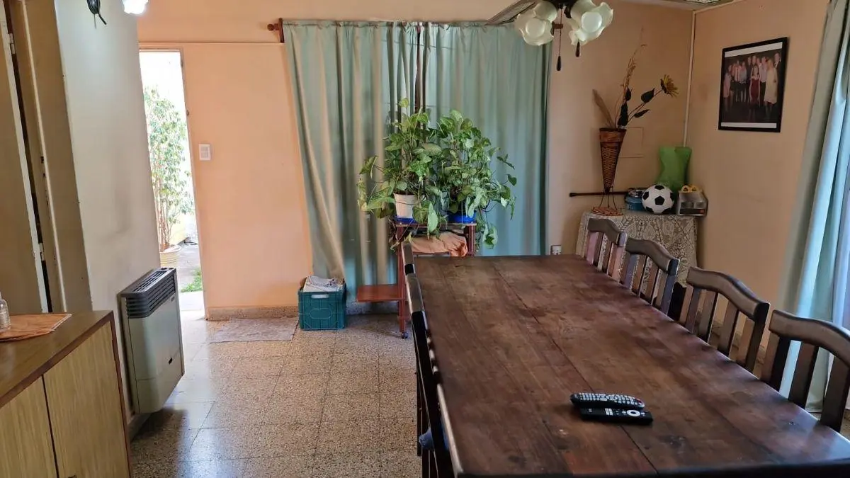 VENTA HERMOSA CASA ESQUINA EN QUINTAS DE ARGUELLO 4