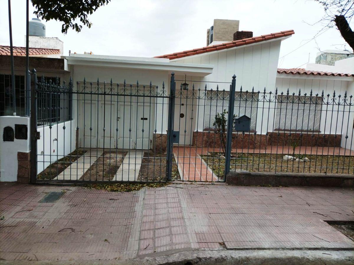 Foto de ALQUILER HERMOSA CASA EN BARRIO MAIPU, imagen 2