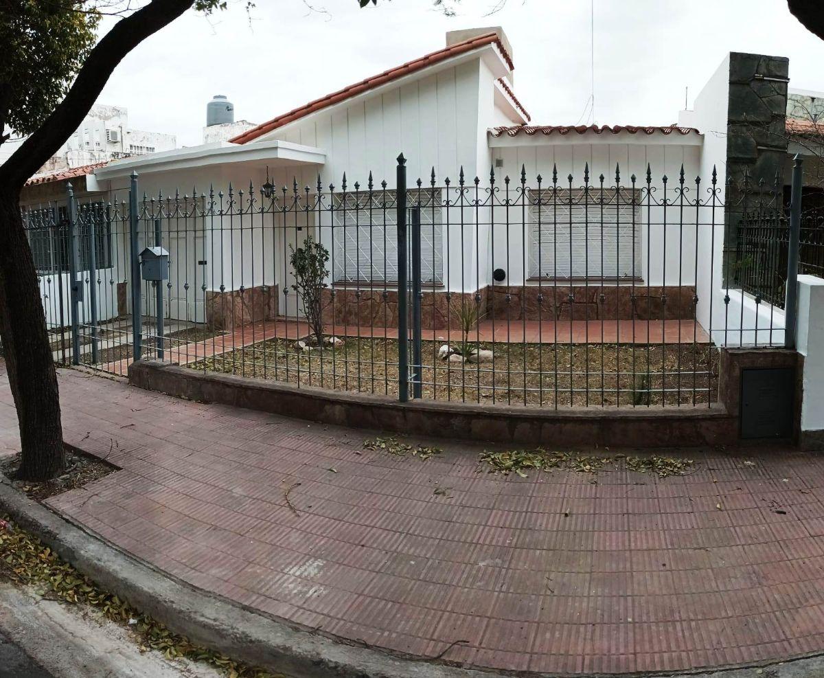 Foto de ALQUILER HERMOSA CASA EN BARRIO MAIPU, imagen 1