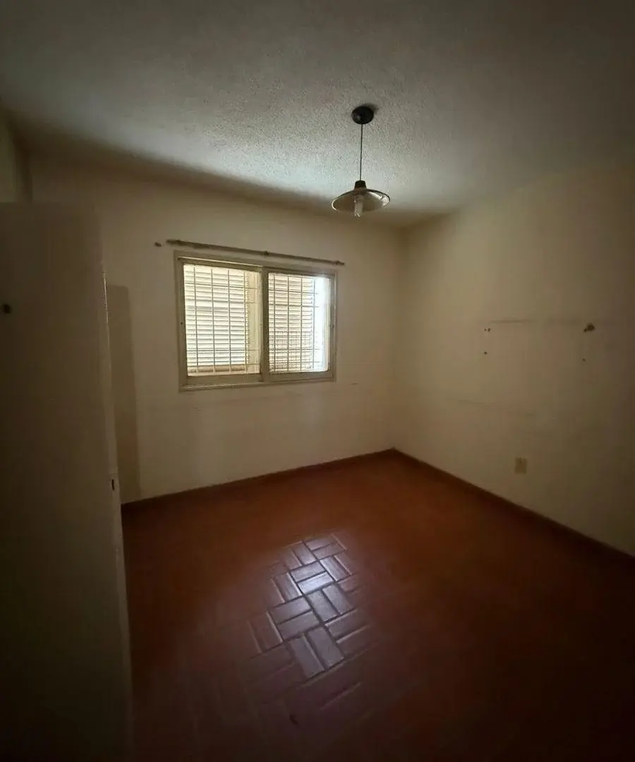 Popiedad en alquiler - comercial o educativo. 6 aulas, 2 SUM, 5 baños, 3 departamentos patio interno 5