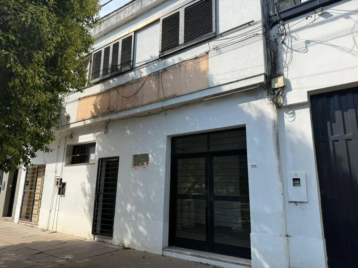 Popiedad en alquiler - comercial o educativo. 6 aulas, 2 SUM, 5 baños, 3 departamentos patio interno 2