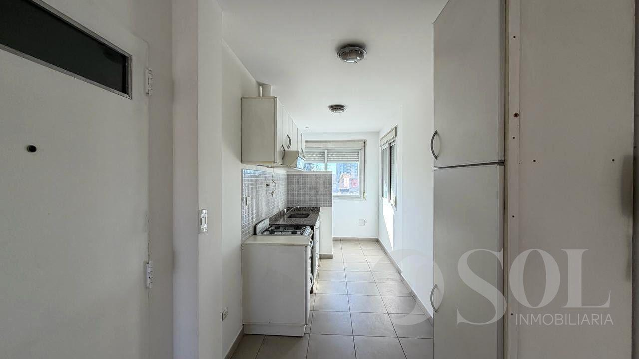 Foto de En alquiler Departamento 2 dormitorios con balcón - Cipolletti Centro, imagen 3