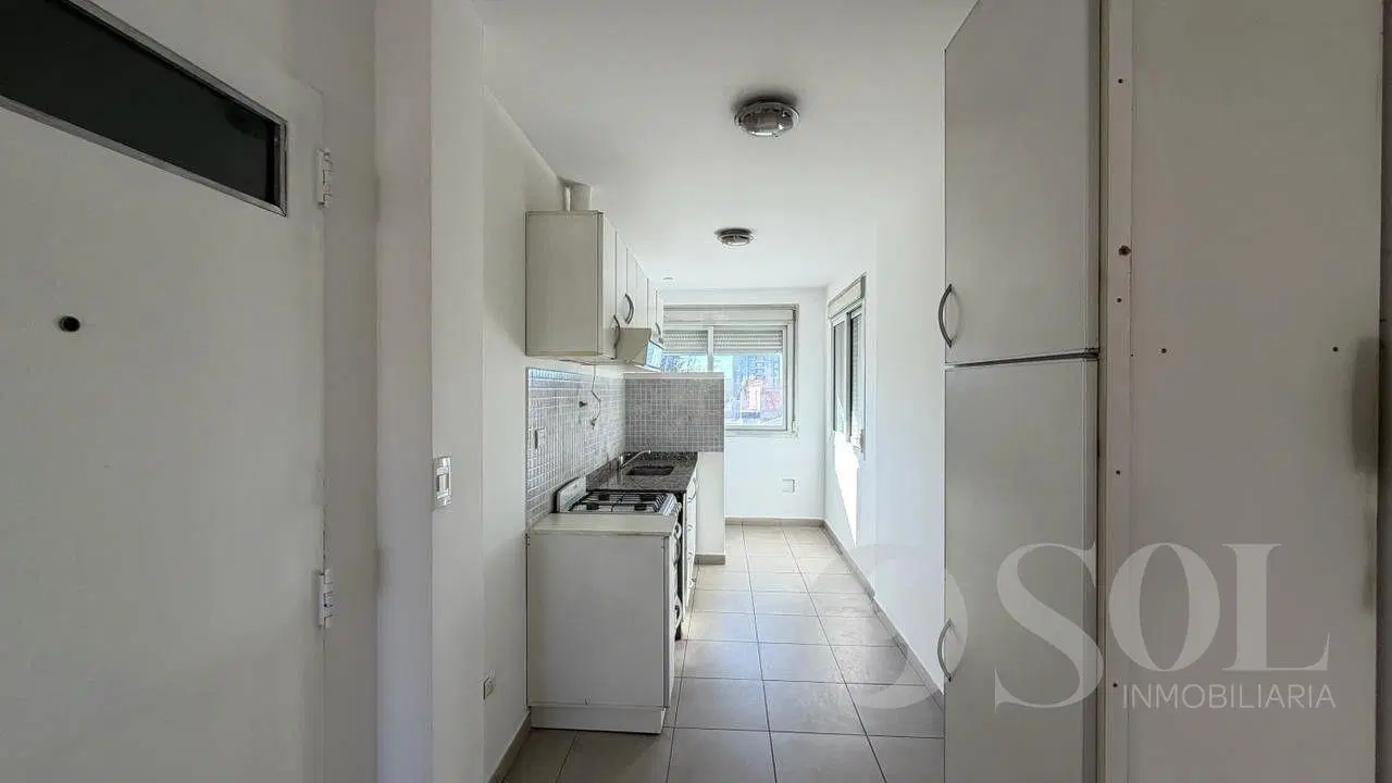 En alquiler Departamento 2 dormitorios con balcón - Cipolletti Centro 3