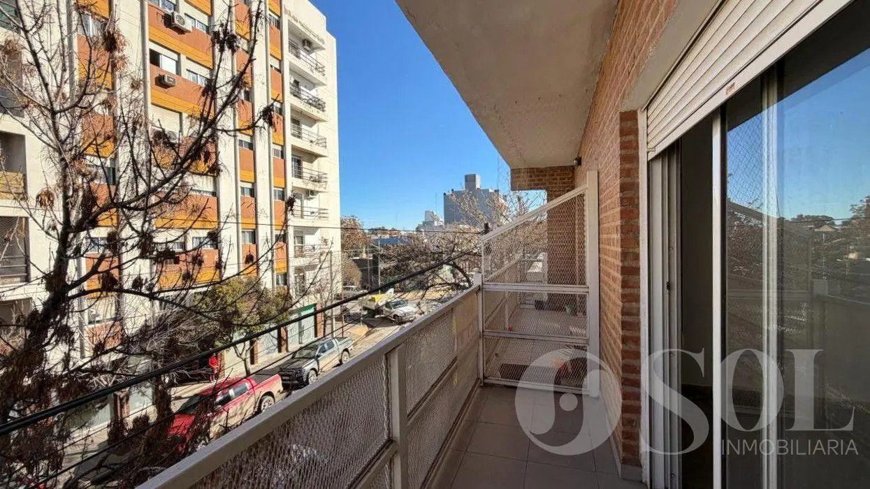 En alquiler Departamento 2 dormitorios con balcón - Cipolletti Centro 1
