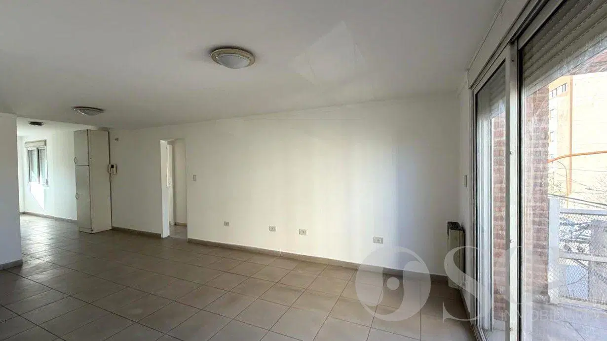 En alquiler Departamento 2 dormitorios con balcón - Cipolletti Centro 5