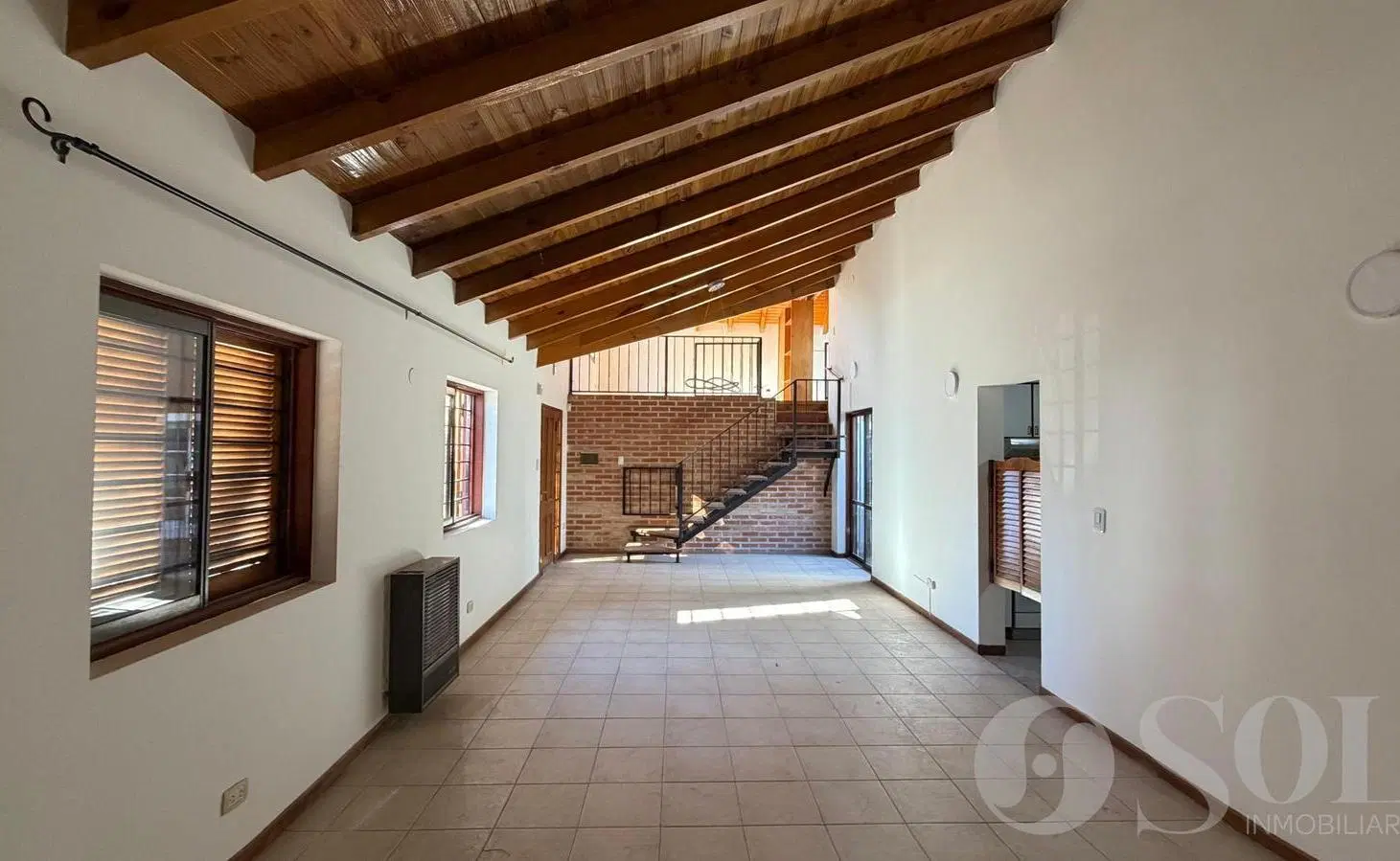 En alquiler casa 3 dormitorios y quincho - B° Capellán - Cipolletti 1