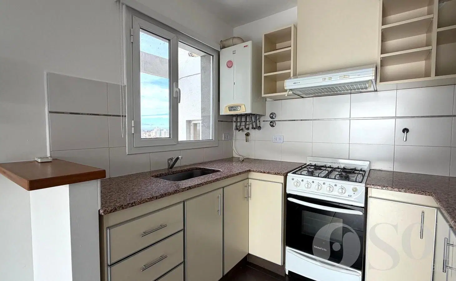 En alquiler Departamento 1 domitorio con cochera y parrilla - Cipolletti Centro 2