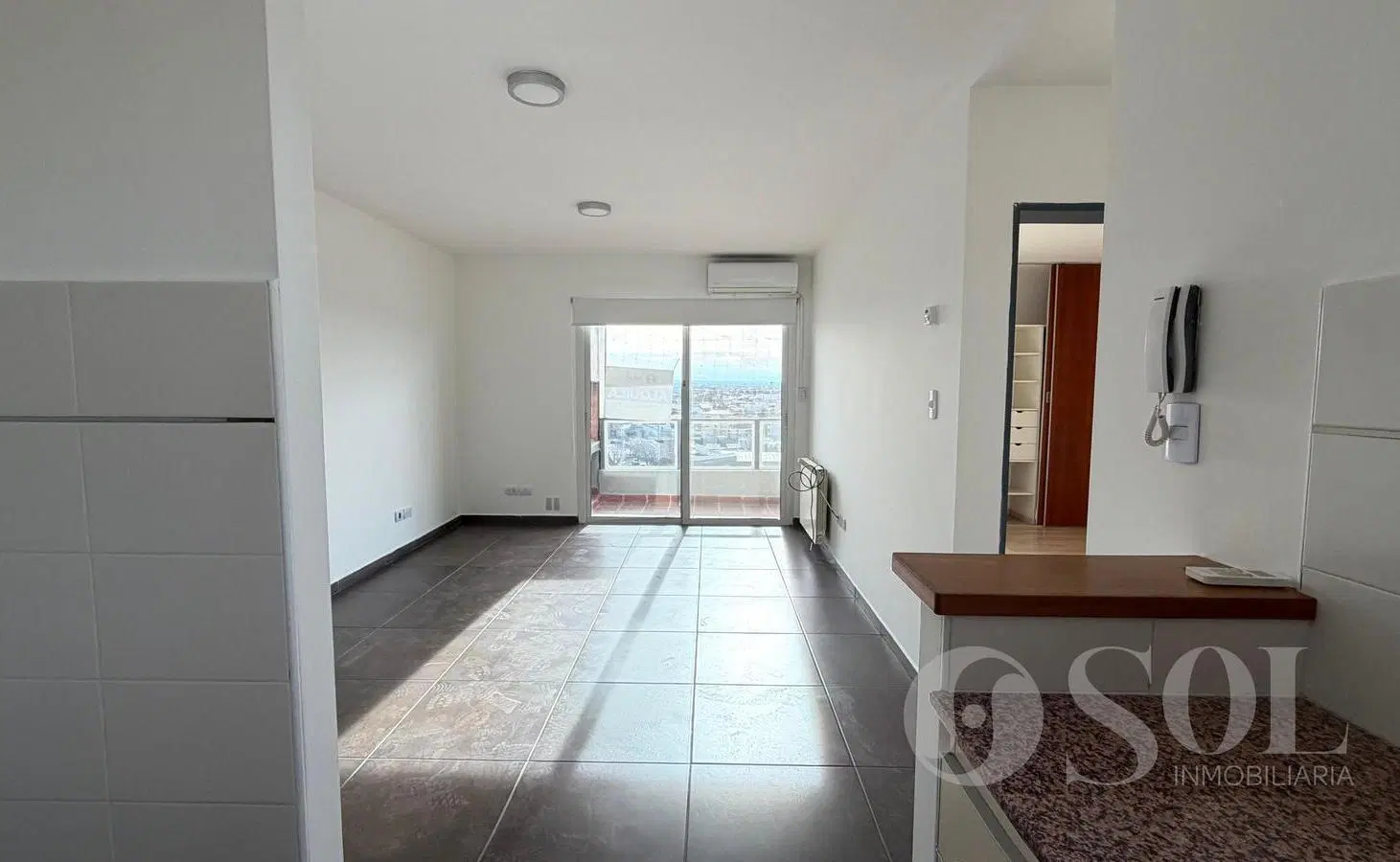 En alquiler Departamento 1 domitorio con cochera y parrilla - Cipolletti Centro 3