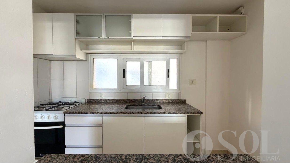 Foto de En alquiler Departamento 1 dormitorio con cochera y baulera, imagen 2