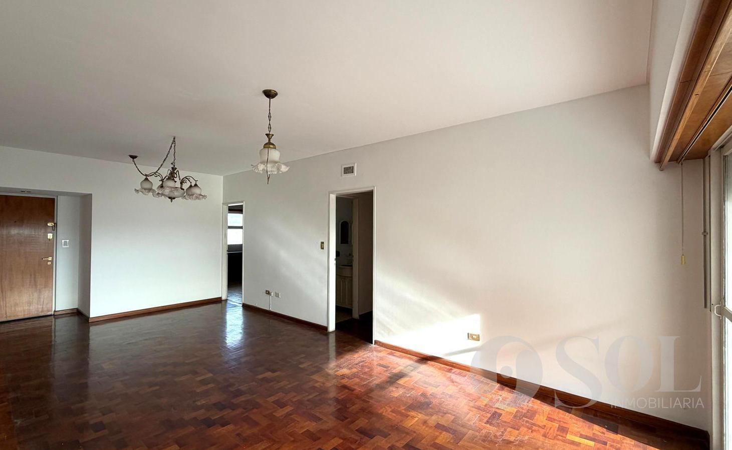 Foto de En venta departamento 3 dormitorios, balcón y cochera - Cipolletti, imagen 2