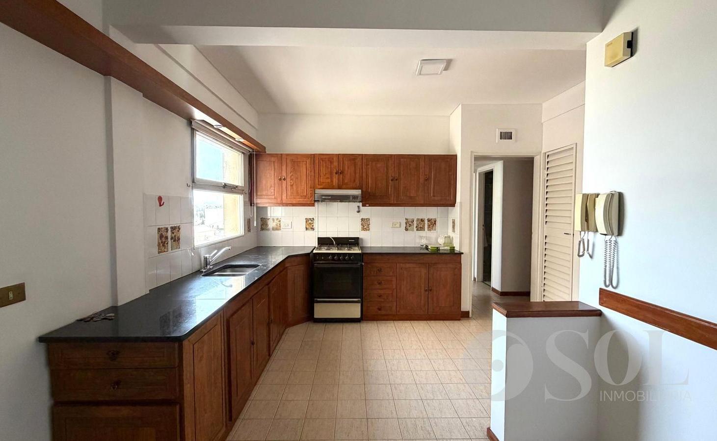 Foto de En venta departamento 3 dormitorios, balcón y cochera - Cipolletti, imagen 4