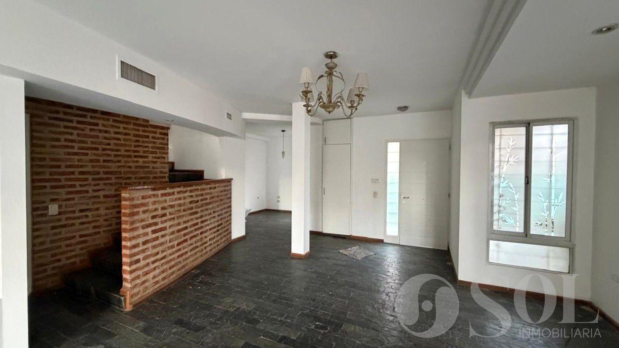 Foto de En alquiler casa 3 dormitorios y patio - Cipolletti Centro, imagen 1
