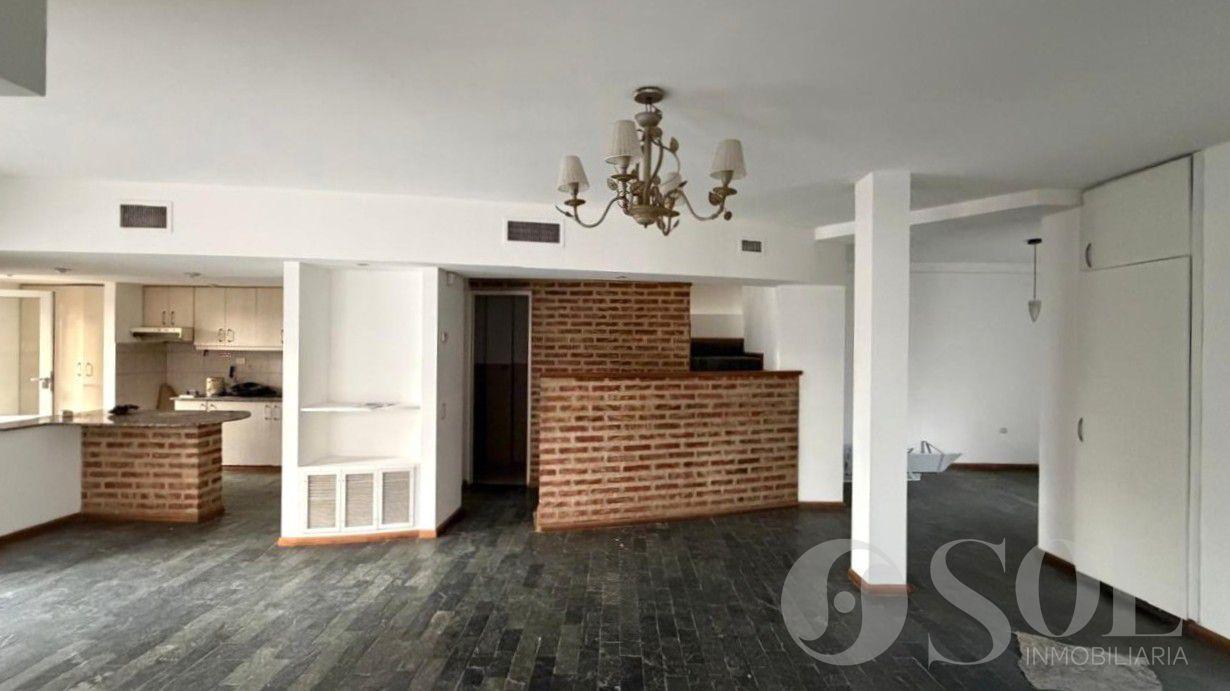 Foto de En alquiler casa 3 dormitorios y patio - Cipolletti Centro, imagen 3