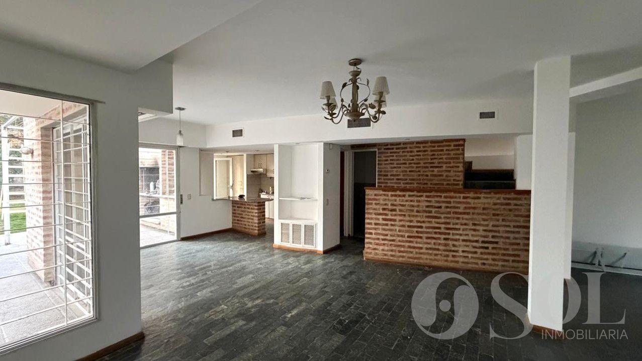 Foto de En alquiler casa 3 dormitorios y patio - Cipolletti Centro, imagen 4