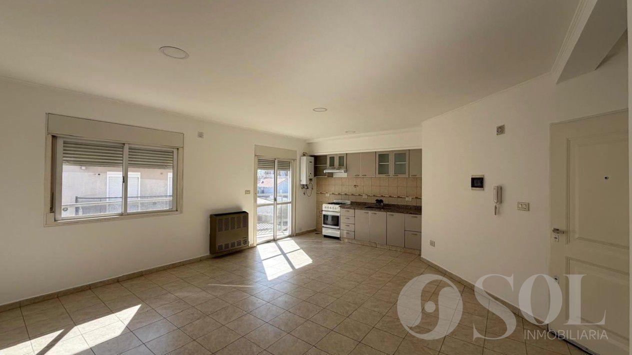 Foto de En alquiler Departamento 1 dormitorio con gastos incluidos - Cipolletti, imagen 2